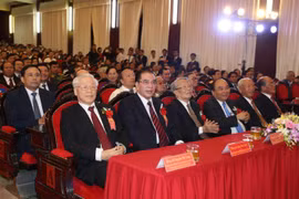 Tổng Bí thư, Chủ tịch nước Nguyễn Phú Trọng, Thủ tướng Nguyễn Xuân Phúc và các nguyên lãnh đạo Đảng, Nhà nước dự Lễ kỷ niệm. (Ảnh: Trí Dũng/TTXVN)
