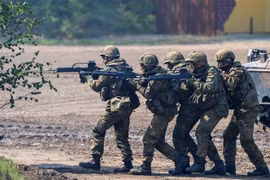 Binh sỹ Đức tham gia cuộc tập trận của NATO tại Munster, miền Bắc Đức. (Ảnh: AFP/TTXVN)