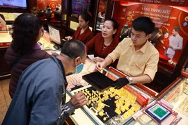 Giá vàng trong nước sáng nay giảm nhẹ. (Ảnh: PV/Vietnam+)