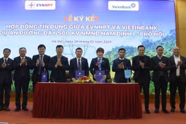 VietinBank và EVNNPT ký kết Hợp đồng tín dụng. (Ảnh: PV/Vietnam+)
