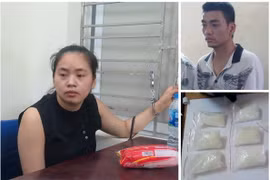 Hai đối tượng cùng tang vật vụ án. (Ảnh: TTXVN phát)