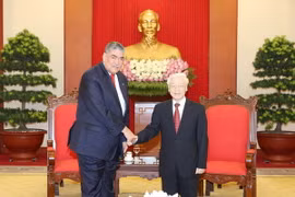 Tổng Bí thư Nguyễn Phú Trọng tiếp ông Miguel Mejia, Tổng Bí thư Đảng MIU, Bộ trưởng Chính sách hội nhập khu vực Cộng hòa Dominicana. (Ảnh: Trí Dũng/TTXVN)