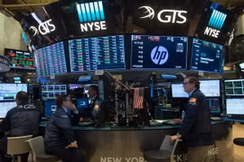 Giao dịch viên tại Sàn giao dịch chứng khoán New York, Mỹ. (Nguồn: AFP/TTXVN)