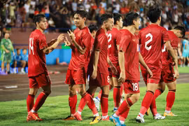 Bùi Vĩ Hào (thứ hai từ trái sang) ăn mừng sau khi ghi bàn thắng duy nhất giúp U23 Việt Nam giành chiến thắng trước U23 Yemen. (Ảnh: PV/Vietnam+)