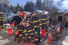 Thượng úy Lê Quang Đạo (thứ hai từ trái sang) là thành viên trẻ tuổi nhất của Đoàn công tác Bộ Công an thực hiện nhiệm vụ cứu nạn, cứu hộ tại Thổ Nhĩ Kỳ. (Ảnh: NVCC)