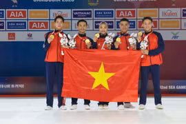 [Photo] Cận cảnh 'hattrick' Vàng của Aerobic Việt Nam tại SEA Gam 32