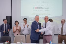 Ban tổ chức và đại diện các đơn vị tài trợ giải golf 'The First ICHAM CUP'. (Ảnh: Việt Anh/Vietnam+)