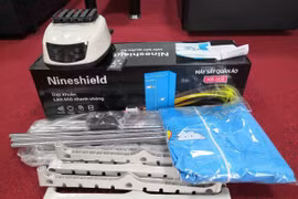 Sản phẩm tủ sấy quần áo với đặc tính nhỏ gọn là mặt hàng được nhiều người tiêu dùng lựa chọn trong những ngày trời nồm ẩm. (Ảnh: PV/Vietnam+)