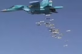 Hình ảnh máy bay Nga ném bom xuống Syria sau khi cất cánh từ căn cứ quân sự ở Iran (Nguồn: Reuters)