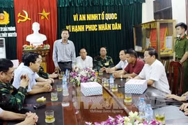 Bí thư Tỉnh ủy, Chủ tịch HĐND tỉnh Quảng Ninh Nguyễn Văn Đọc ghi nhận chiến công của Ban chuyên án. (Ảnh: Nguyễn Hoàng/TTXVN)