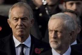 Cựu Thủ tướng Anh Tony Blair (trái) trong một sự kiện ở thủ đô London. (Nguồn: AFP/TTXVN)