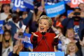 Các nhà đầu tư kỳ vọng chiến thắng của bà Hillary Clinton sẽ mang đến ít nguy cơ bất ổn và khiến thị trường ổn định hơn. (Nguồn: AFP/TTXVN)
