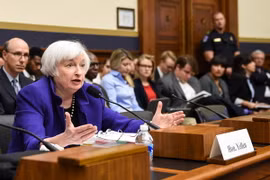 Chủ tịch Fed Janet Yellen trong phiên điều trần tại Ủy ban dịch vụ tài chính Thượng viện Mỹ ở thủ đô Washington. (Nguồn: THX/TTXVN)