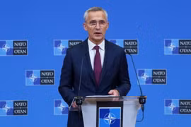Tổng thư ký NATO Jens Stoltenberg phát biểu tại một cuộc họp báo ở Brussels, Bỉ. (Ảnh: AFP/TTXVN)