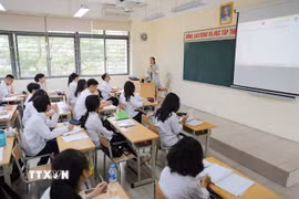 Một giờ học của thầy và trò Trường Trung học phổ thông chuyên Hà Nội-Amsterdam. (Ảnh: TTXVN)