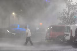 Siêu bão Milton gây mưa lớn và gió mạnh khi đổ bộ vào bang Florida tối 9/10. (Ảnh: AP)