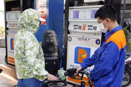 Một điểm kinh doanh xăng dầu Petrolimex. (Ảnh: Trần Việt/TTXVN)