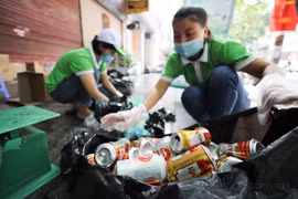 Khuyến khích người dân phân loại chất thải rắn sinh hoạt tại nguồn. (Ảnh minh họa: Thanh Tùng/TTXVN)