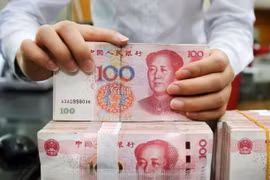 Đồng 100 nhân dân tệ của Trung Quốc. (Ảnh: AFP/TTXVN)