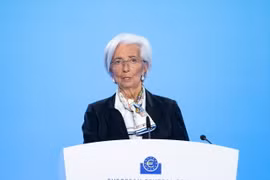 Chủ tịch ECB Christine Lagarde phát biểu tại cuộc họp báo ở Frankfurt, Đức. (Ảnh: THX/TTXVN)