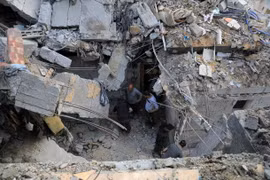 Tòa nhà bị phá hủy sau vụ oanh kích của Israel xuống thành phố Rafah, Dải Gaza, ngày 7/5/2024. (Ảnh: THX/TTXVN)