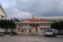 Trung tâm y tế thị xã Ayun Pa (Gia Lai) - khu cách ly những trường hợp nhiễm SARS-CoV-2. (Ảnh: TTXVN phát)