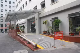 Bệnh viện Hữu nghị phong tỏa khoa Cấp cứu để chống COVID-19. (Nguồn: Báo Lao động)
