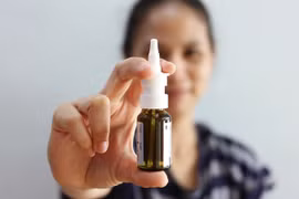 Thay vì tiêm bắp tay, vaccine dạng xịt có thể kích hoạt các phản ứng miễn dịch trong cơ thể qua đường mũi. (Nguồn: European Pharmaceutical Review)