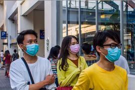 Người dân Myanmar đeo khẩu trang phòng dịch COVID-19. (Nguồn: Myanmar Times)