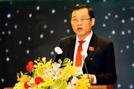 Ông Phạm Văn Chánh, Chủ tịch Hội đồng nhân dân tỉnh Bình Dương khóa X, nhiệm kỳ 2021-2026 phát biểu tại Kỳ họp. (Ảnh: Chí Tưởng/TTXVN)