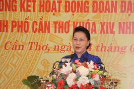 Chủ tịch Quốc hội Nguyễn Thị Kim Ngân phát biểu tại buổi họp mặt. (Ảnh: Ngọc Thiện/TTXVN)