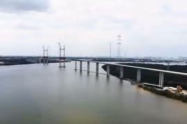 Công trường thi công cầu Bình Khánh nhìn từ trên cao. (Ảnh: Vũ Sinh/TTXVN)