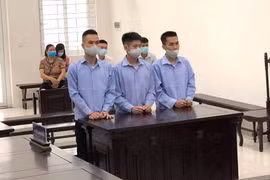 Các bị cáo tại phiên tòa. (Ảnh: Báo Hà Nội mới)