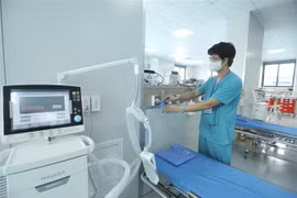 Bên trong khu tiếp đón cấp cứu của Bệnh viện điều trị người bệnh COVID-19. (Ảnh: Minh Quyết/TTXVN)