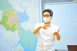 Phó Thủ tướng Vũ Đức Đam, Trưởng ban Chỉ đạo Quốc gia phòng, chống dịch COVID-19 phát biểu chỉ đạo. (Ảnh: Minh Đức/ TTXVN)