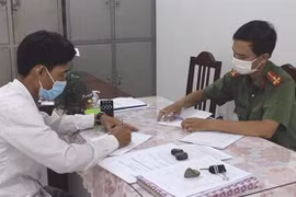 Đối tượng Vũ Toàn khai nhận tại cơ quan công an. (Ảnh: TTXVN phát)