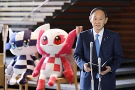 Thủ tướng Nhật Bản Suga Yoshihide tại cuộc họp báo ở Tokyo ngày 25/3/2021. (Ảnh: Kyodo/TTXVN)
