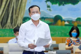 Phó Chánh án Tòa án Nhân dân Tối cao Nguyễn Trí Tuệ trình bày văn bản. Ảnh: Doãn Tấn/TTXVN)