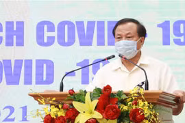 Nguyên Ủy viên Bộ Chính trị, nguyên Bí thư Thành ủy Hà Nội Phạm Quang Nghị phát biểu tại buổi tiếp nhận ủng hộ. (Ảnh: Nguyễn Thắng/TTXVN)