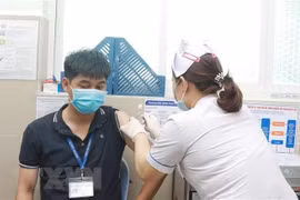 Tiêm vaccine phòng COVID-19. (Ảnh: Đinh Hằng/TTXVN)