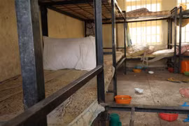 Quang cảnh phòng ký túc xá học sinh tại một trường trung học ở làng Jangebe, Zamfara, Nigeria, sau khi các nữ sinh bị các tay súng bắt cóc ngày 26/2/2021. (Ảnh: THX/TTXVN)