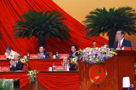 Ông Nguyễn Thanh Bình, Phó Trưởng ban Thường trực Ban Tổ chức Trung ương khóa XII thay mặt Ban Kiểm phiếu Đại hội báo cáo kết quả bầu cử, công bố danh sách các đồng chí trúng cử vào Ban Chấp hành Trung ương khóa XIII. (Ảnh: TTXVN)