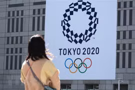 Biểu tượng Thế vận hội mùa Hè Tokyo 2020 tại Tokyo, Nhật Bản, ngày 4/2/2021. (Ảnh: AFP/TTXVN)
