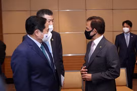 Thủ tướng Phạm Minh Chính chào xã giao Quốc vương Brunei Haji Hassanal Bolkiah, Chủ tịch ASEAN 2021. (Ảnh: Dương Giang/TTXVN)