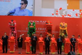 Lễ cắt băng khai trương Vincom Plaza Buôn Ma Thuột. (Ảnh: Phạm Cường/TTXVN)