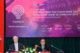 Phó Thống đốc Nguyễn Kim Anh và ông Eric Sidgwick, Giám đốc Quốc gia ADB tại sự kiện. (Ảnh: CTV)