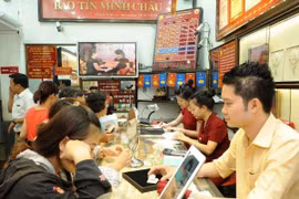 Giao dịch vàng tại Bảo Tín Minh Châu. (Nguồn: CTV)