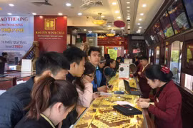 Giao dịch vàng tại các doanh nghiệp. (Nguồn: CTV)
