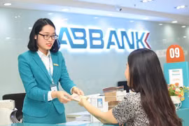 Giao dịch tại ABBANK. (Nguồn: ABBANK)