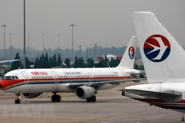 Video vụ rơi máy bay chở hơn 130 hành khách tại Trung Quốc